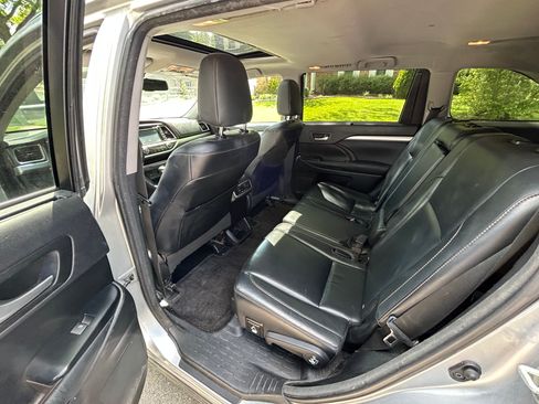 Used 2015 Toyota Highlander XLE AWD/4WD image 6