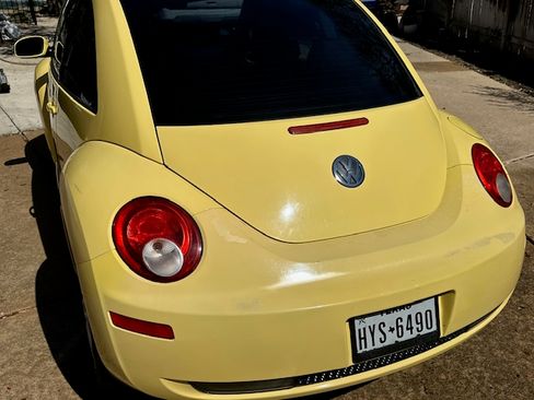 Used 2009 Volkswagen Beetle S image 8