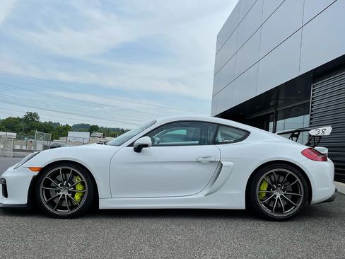 Used 2016 Porsche Cayman GT4 image 2