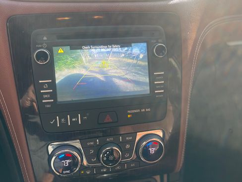 Used 2017 Chevrolet Traverse LT image 8