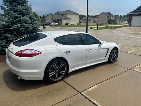 Used 2012 Porsche Panamera 4S image 2