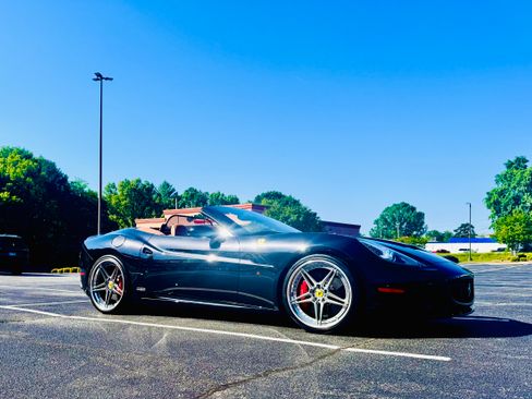 Used 2010 Ferrari California image 10