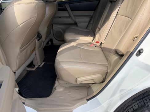 Used 2010 Toyota Highlander SE image 24
