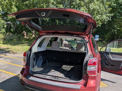 Used 2015 Subaru Forester 2.5i Premium AWD/4WD image 4