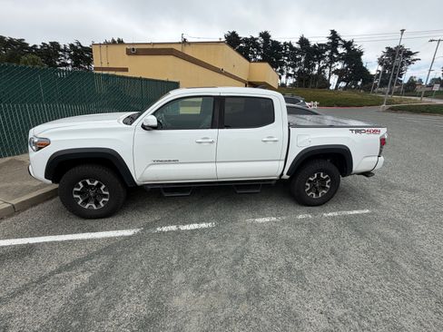 Used 2023 Toyota Tacoma TRD Off-Road w/ TRD Premium Off Road Package AWD/4WD image 2