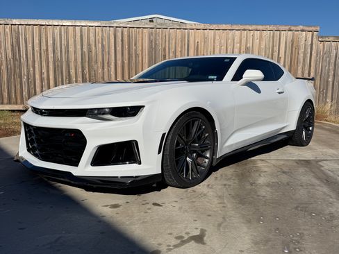 Used 2021 Chevrolet Camaro ZL1 image 1