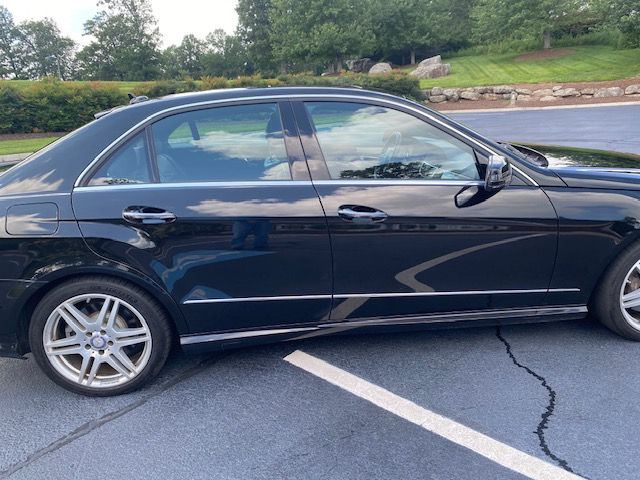 Used 2010 Mercedes-Benz E 550 4MATIC Sedan image 10
