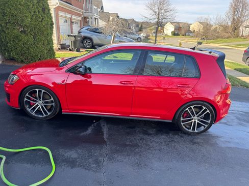 Used 2017 Volkswagen GTI Sport image 8