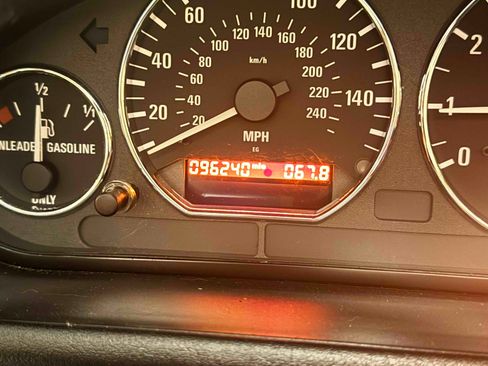 Used 2002 BMW Z3 2.5i image 5