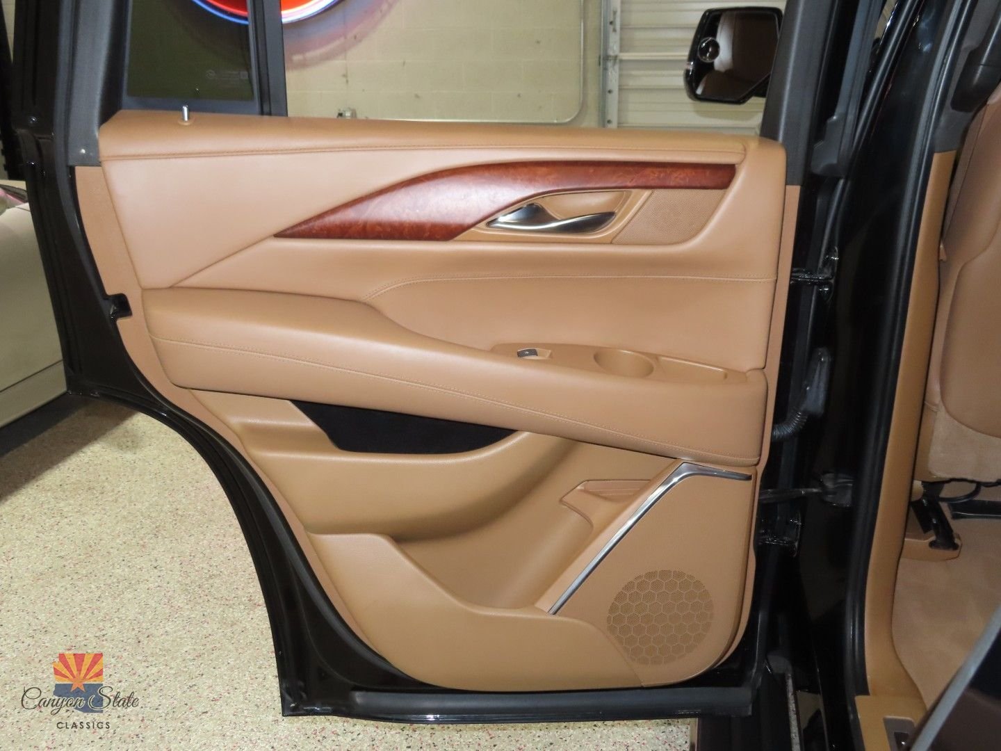 Used 2017 Cadillac Escalade Platinum AWD/4WD image 23