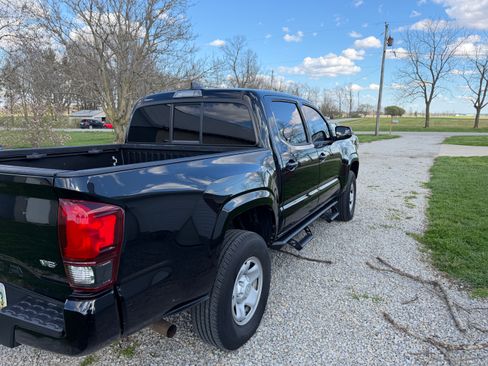 Used 2021 Toyota Tacoma SR image 5
