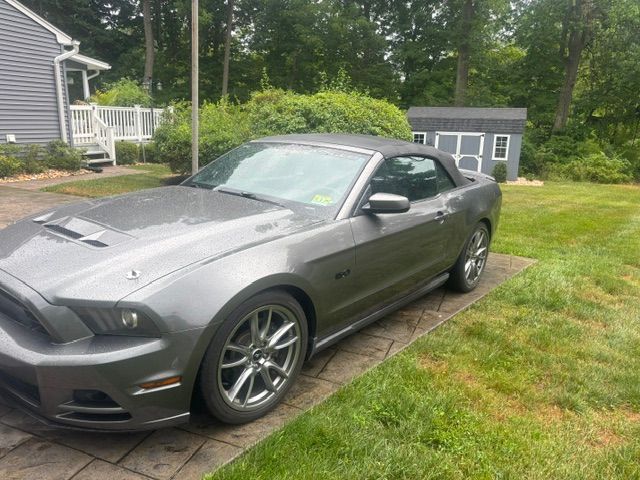 Used 2011 Ford Mustang GT RWD image 2