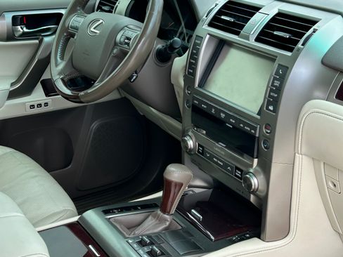 Used 2016 Lexus GX 460 w/ Premium Package AWD/4WD image 17