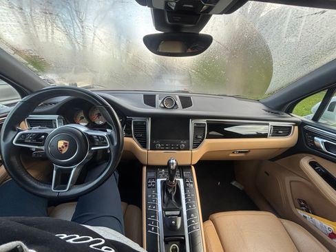 Used 2018 Porsche Macan S image 9