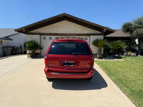 Used 2006 Dodge Caravan SXT w/ Popular Equipment Group I FWD image 5