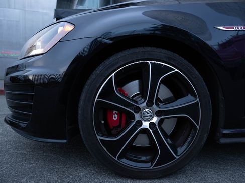 Used 2016 Volkswagen GTI SE FWD image 8