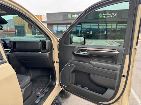 Used 2022 Chevrolet Silverado 1500 LT Trail Boss w/ Convenience Package II image 11