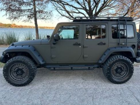 Used 2015 Jeep Wrangler Unlimited Sahara AWD/4WD image 5
