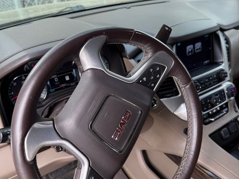 Used 2017 GMC Yukon SLT image 28