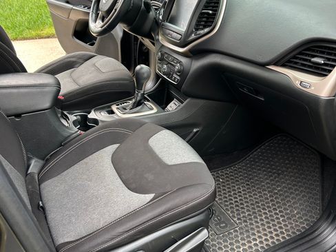 Used 2014 Jeep Cherokee Latitude w/ Comfort/Convenience Group image 19