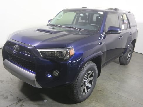Used 2018 Toyota 4Runner TRD Off-Road Premium AWD/4WD image 10