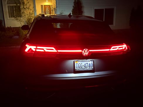 Used 2024 Volkswagen Atlas Cross Sport SE image 17