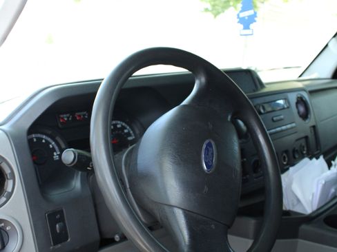 Used 2009 Ford E-250 and Econoline 250 RWD image 23