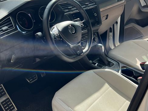 Used 2020 Volkswagen Tiguan SE R-Line image 14