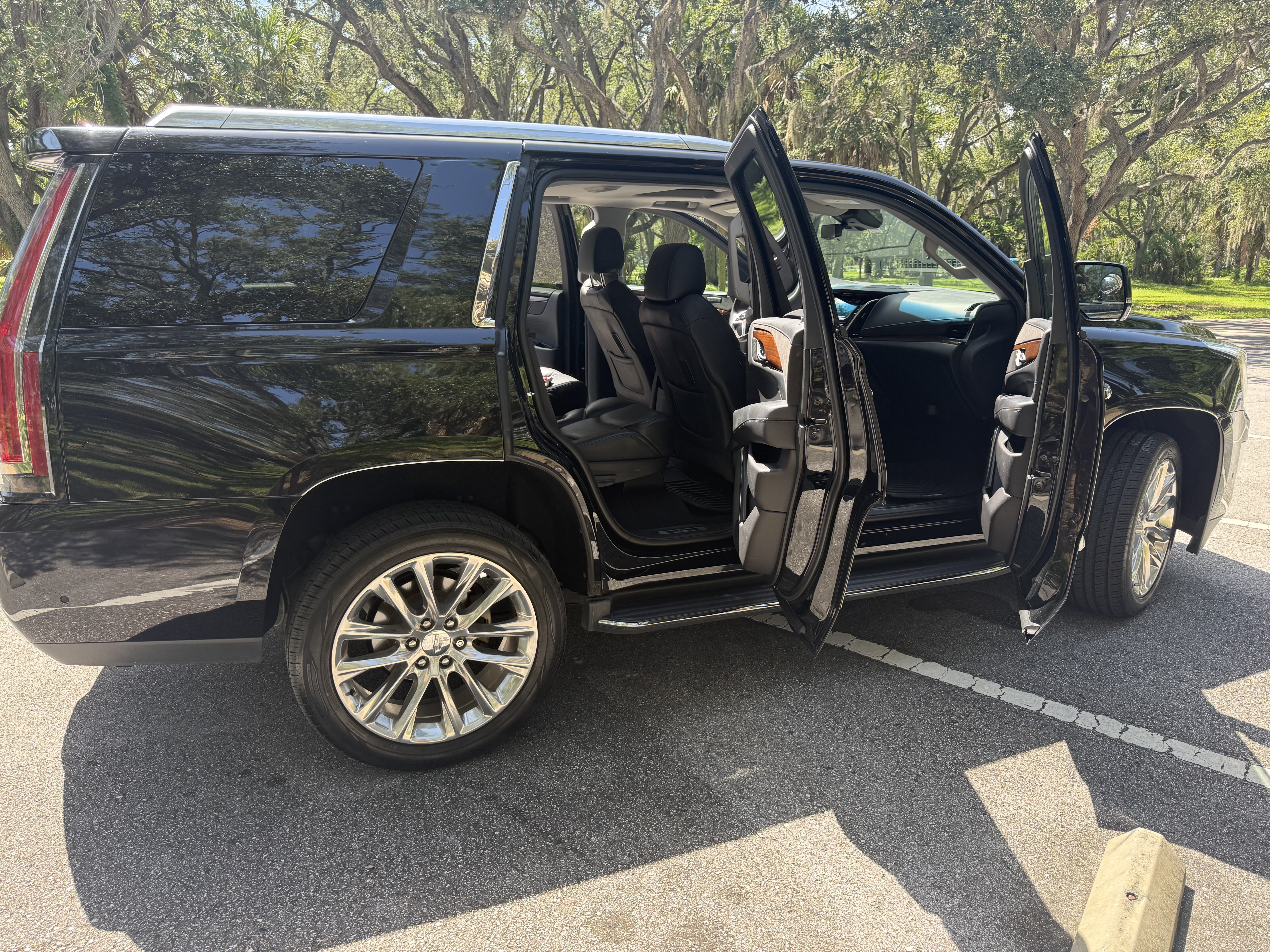 Used 2018 Cadillac Escalade Luxury RWD image 11