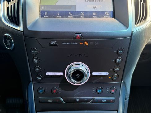 Used 2020 Ford Edge Titanium w/ Equipment Group 301A AWD/4WD image 27