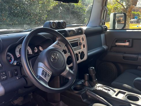 Used 2013 Toyota FJ Cruiser 4WD image 8