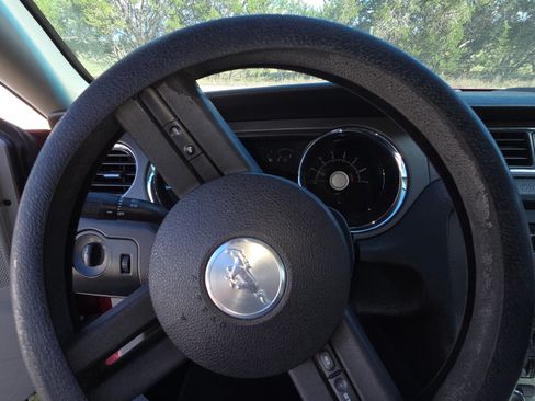 Used 2010 Ford Mustang Premium image 11