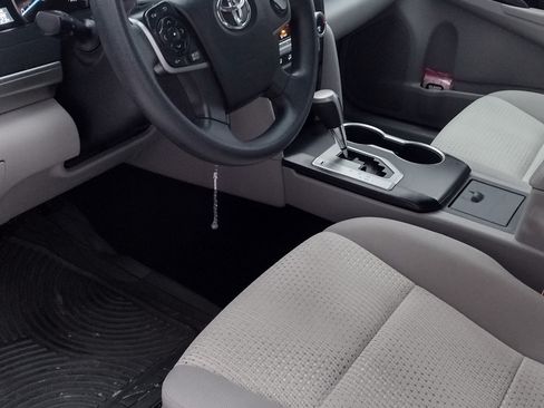 Used 2014 Toyota Camry LE image 15