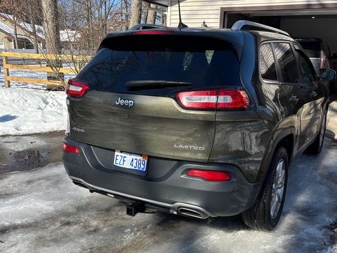 Used 2016 Jeep Cherokee Limited image 12