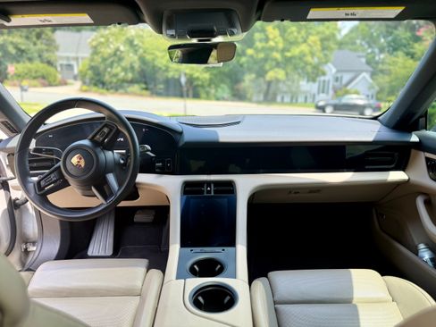Used 2022 Porsche Taycan RWD image 13