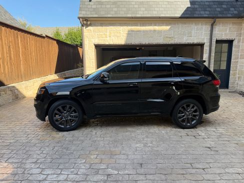 Used 2018 Jeep Grand Cherokee High Altitude image 2