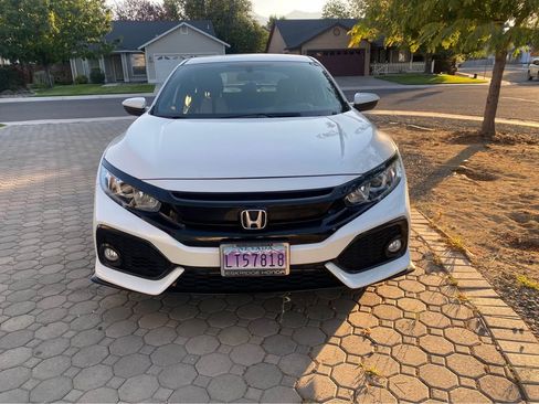 Used 2018 Honda Civic Sport image 4