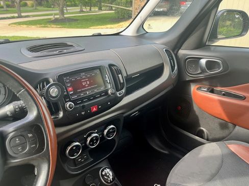 Used 2014 FIAT 500L Trekking w/ Popular Equipment Group FWD image 9