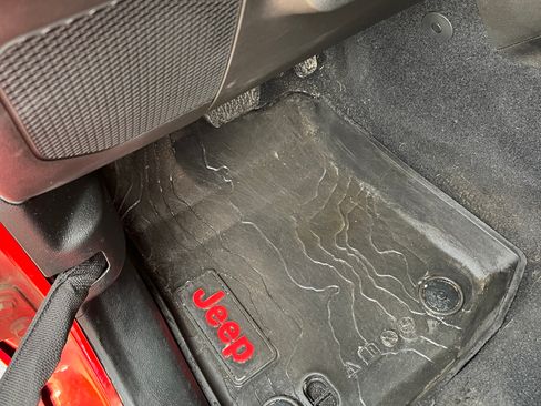 Used 2022 Jeep Wrangler Unlimited Sahara image 10