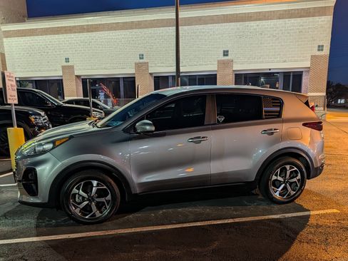 Used 2021 Kia Sportage LX image 1