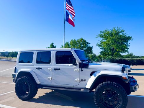 Used 2020 Jeep Wrangler Unlimited Sahara image 6