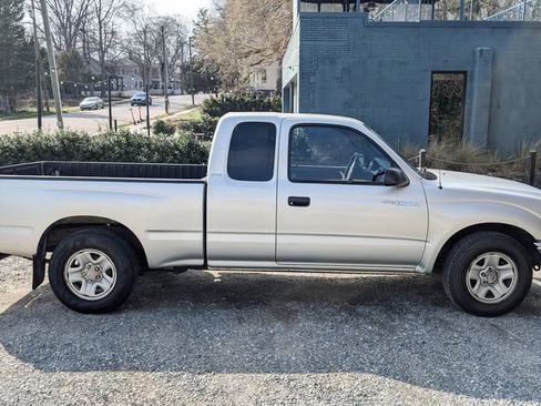 Used 2003 Toyota Tacoma 2WD Xtracab image 2