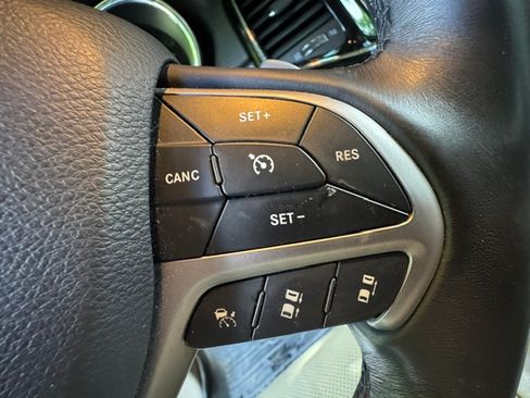 Used 2019 Jeep Grand Cherokee Limited w/ Luxury Group II AWD/4WD image 13