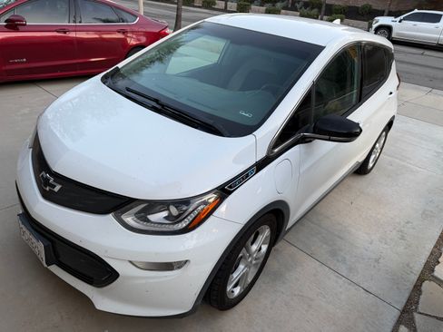 Used 2018 Chevrolet Bolt LT FWD image 9