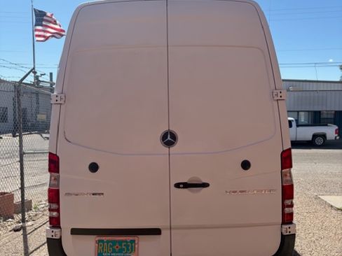 Used 2015 Mercedes-Benz Sprinter 2500 image 17