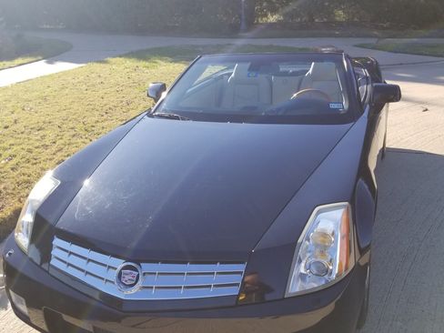 Used 2006 Cadillac XLR image 9