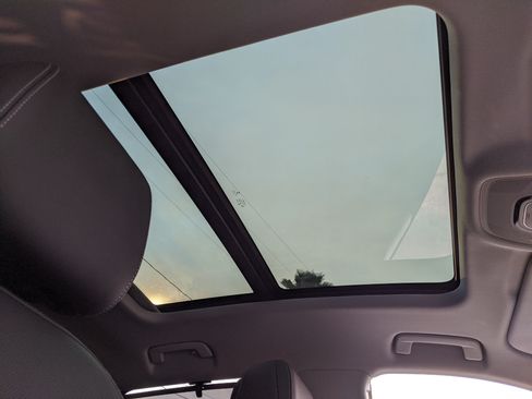 Used 2019 Audi e-tron Prestige w/ Prestige Package image 21