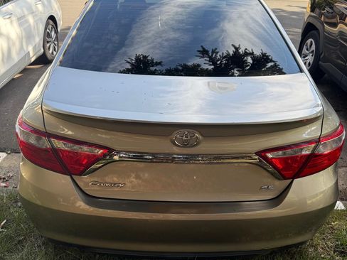 Used 2016 Toyota Camry SE image 4