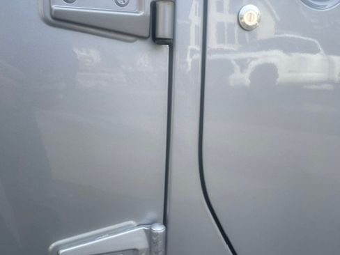 Used 2013 Jeep Wrangler Unlimited Sahara image 10