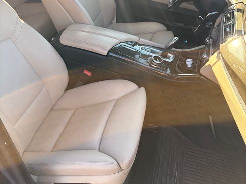 Used 2011 BMW 550i xDrive Sedan image 13